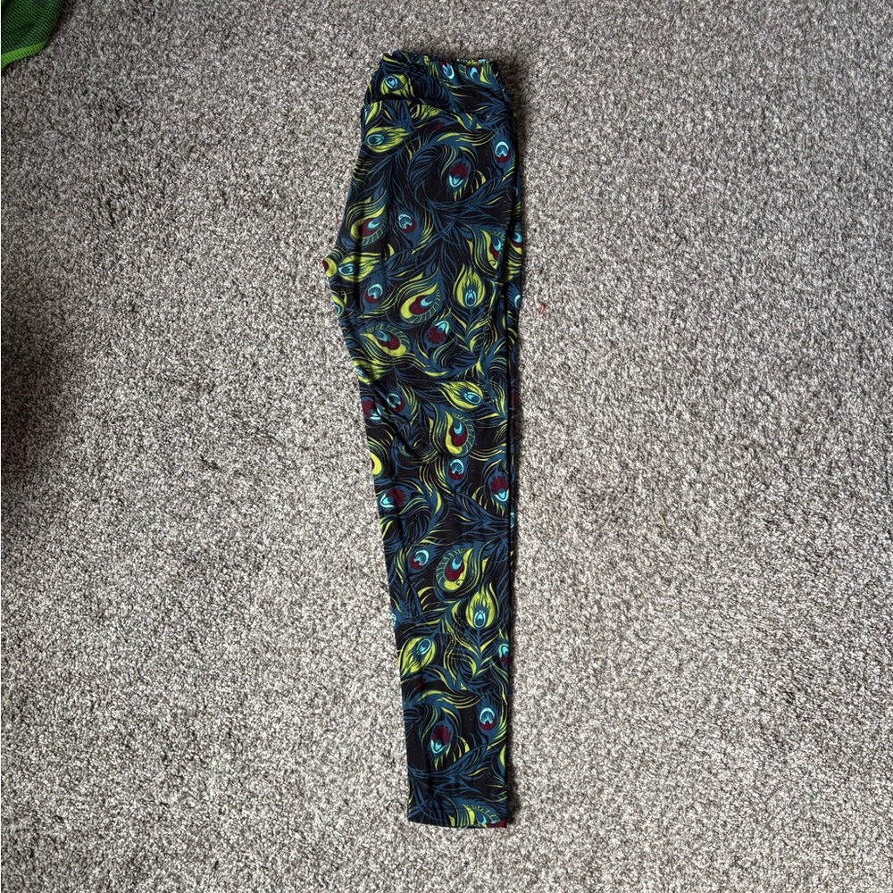 LulaRoe leggings 
one size 
never worn 
Multi Colored
